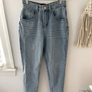 PRETTYLITTLETHING STRAIGHT LEG JEANS